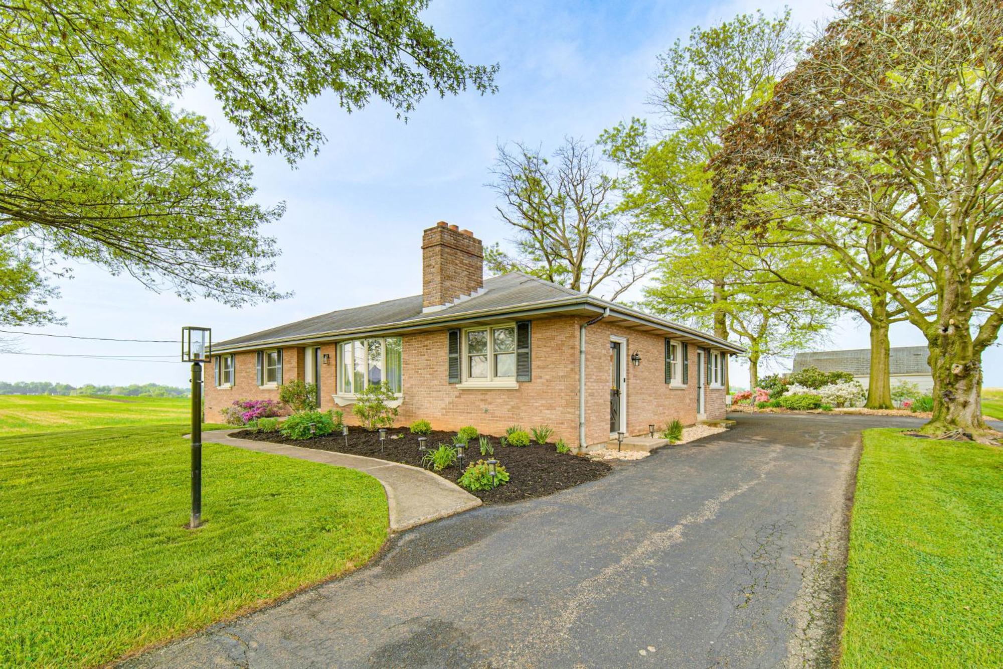 Villa Sunny Lancaster Gem, 4 Mi To Dutch Wonderland Esterno foto